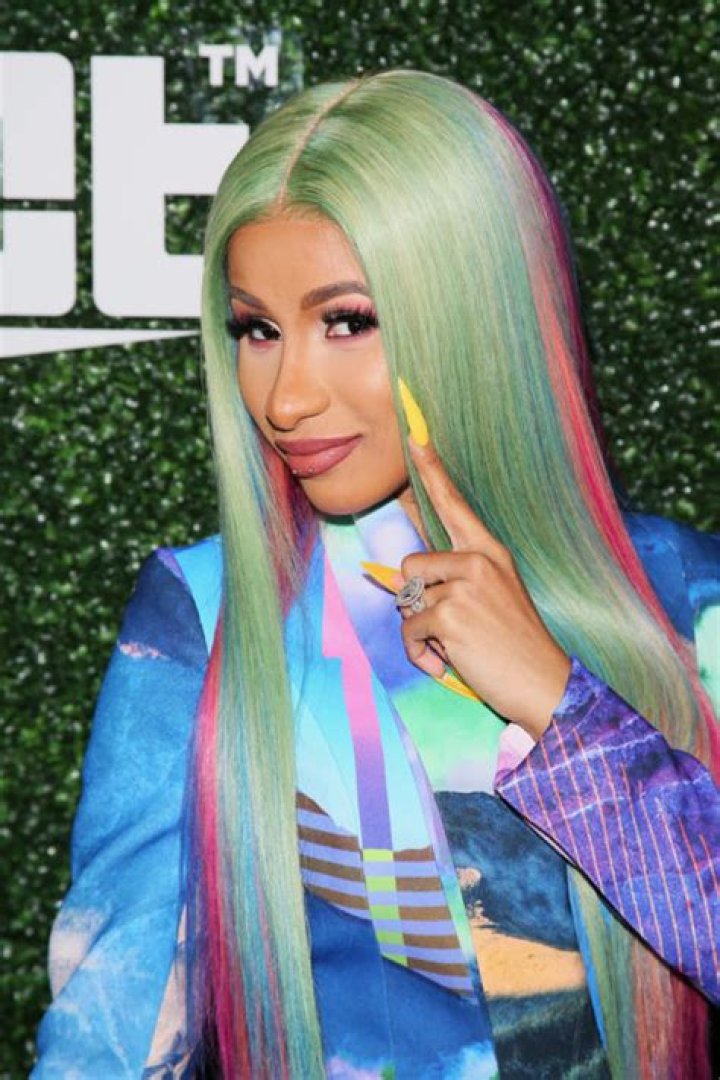 Cardi B Farts on Instagram Live