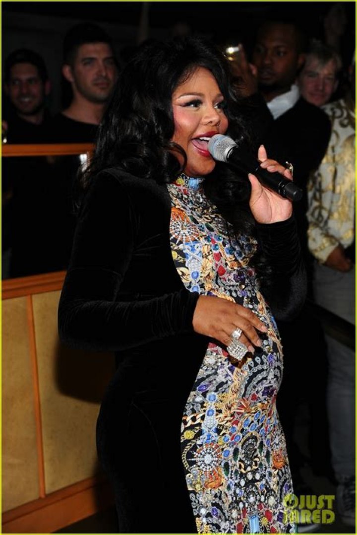 Rapper Lil’ Kim Announces She is Pregnant with First Child