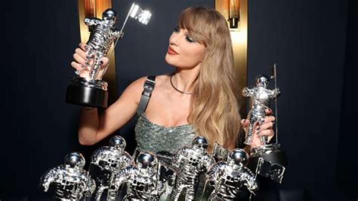 Taylor Swift's smart move that made her a 'billionaire' is scaring the music world