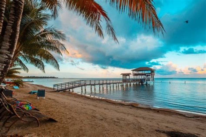 17 Extraordinary Things To Do In Roatán